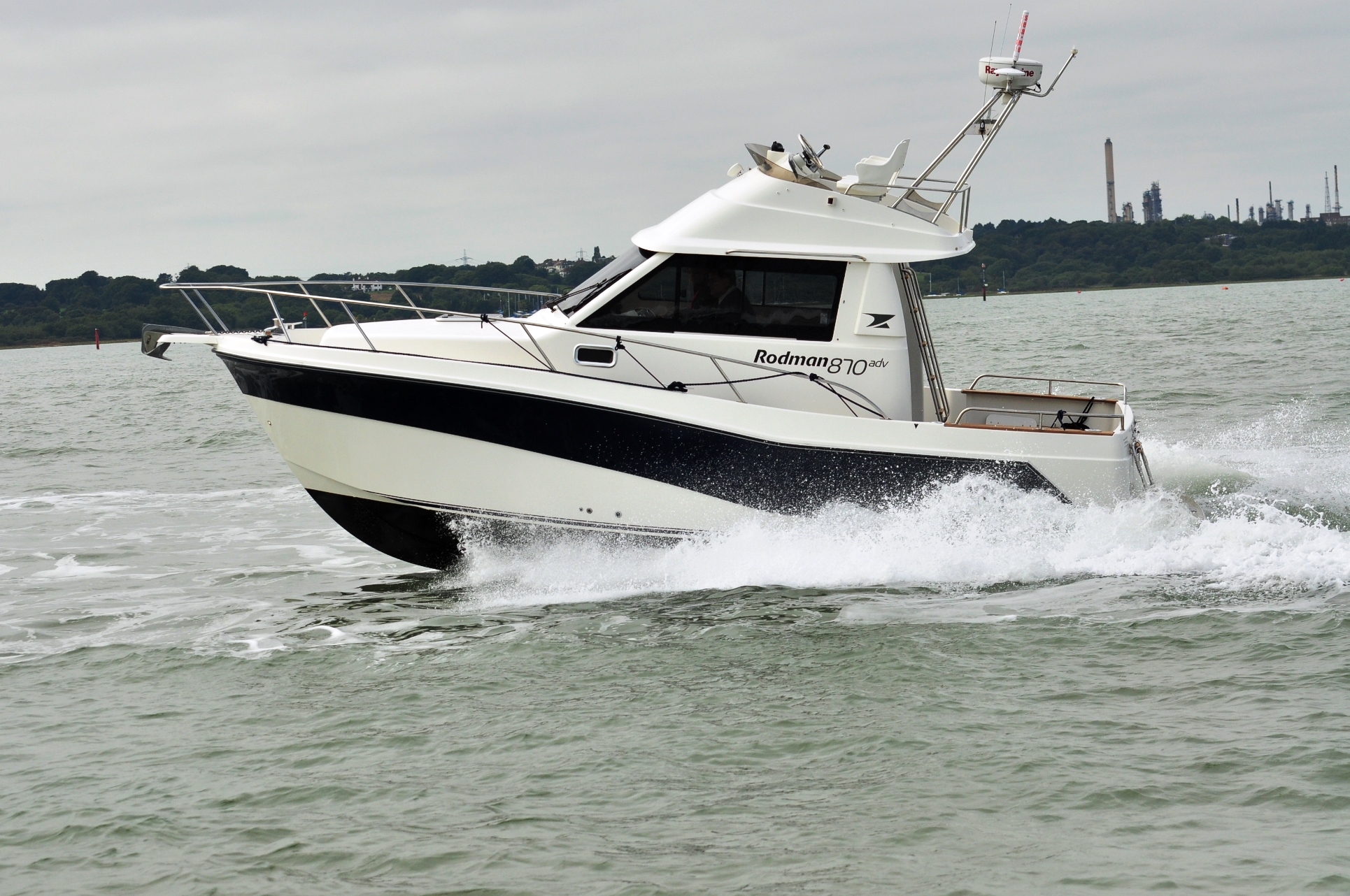 Rodman%20870%20Flybridge