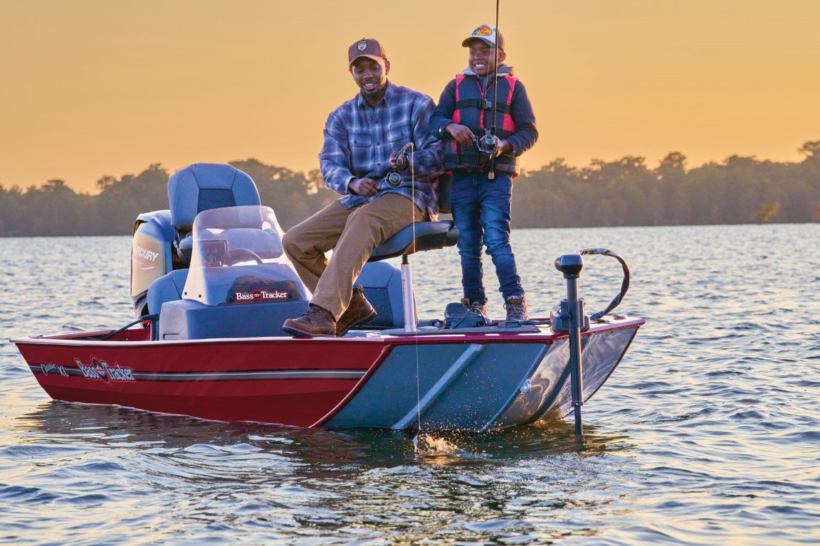  2023 TRACKER 102023 Bass-Panfish-Boats 142023 BASS-TRACKER-Classic-XL 6239 Product-Beauty 1326546 23 TR BTCXL ReelfootLake 0165%20(Medium)