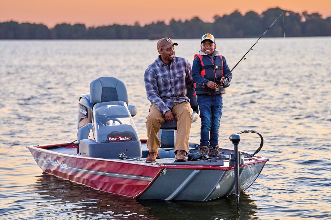  2023 TRACKER 102023 Bass-Panfish-Boats 142023 BASS-TRACKER-Classic-XL 6239 Product-Beauty 1326546 23 TR BTCXL ReelfootLake 0272%20(Medium)